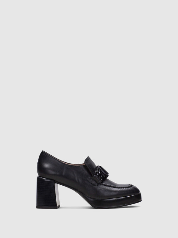 Sapatos com Apliques em Preto